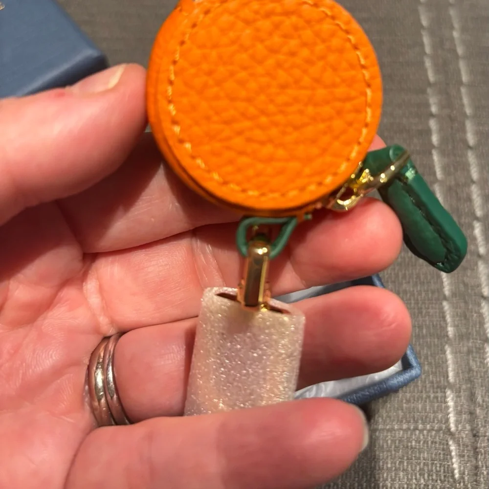 Maison De Sabre SABRÉMOJI™ Fruit Charm Orange Air Tag Holder 🍊 - Picture 4 of 5